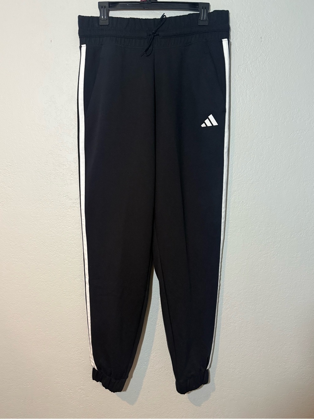 Adidas - Essentials Fleece Lined 3Stripe Sweatpants, Black & White Size Large